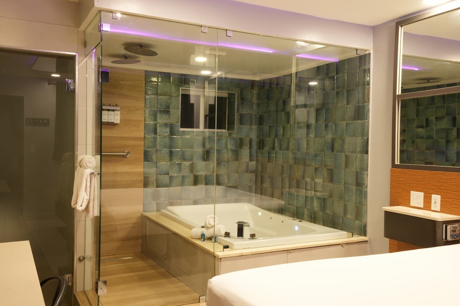 Suite Jacuzzi view 2